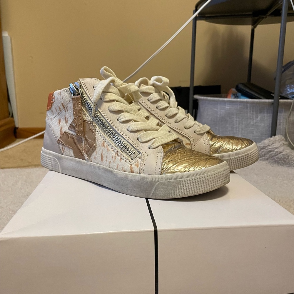 Dolce Vita Cowhide sneakers